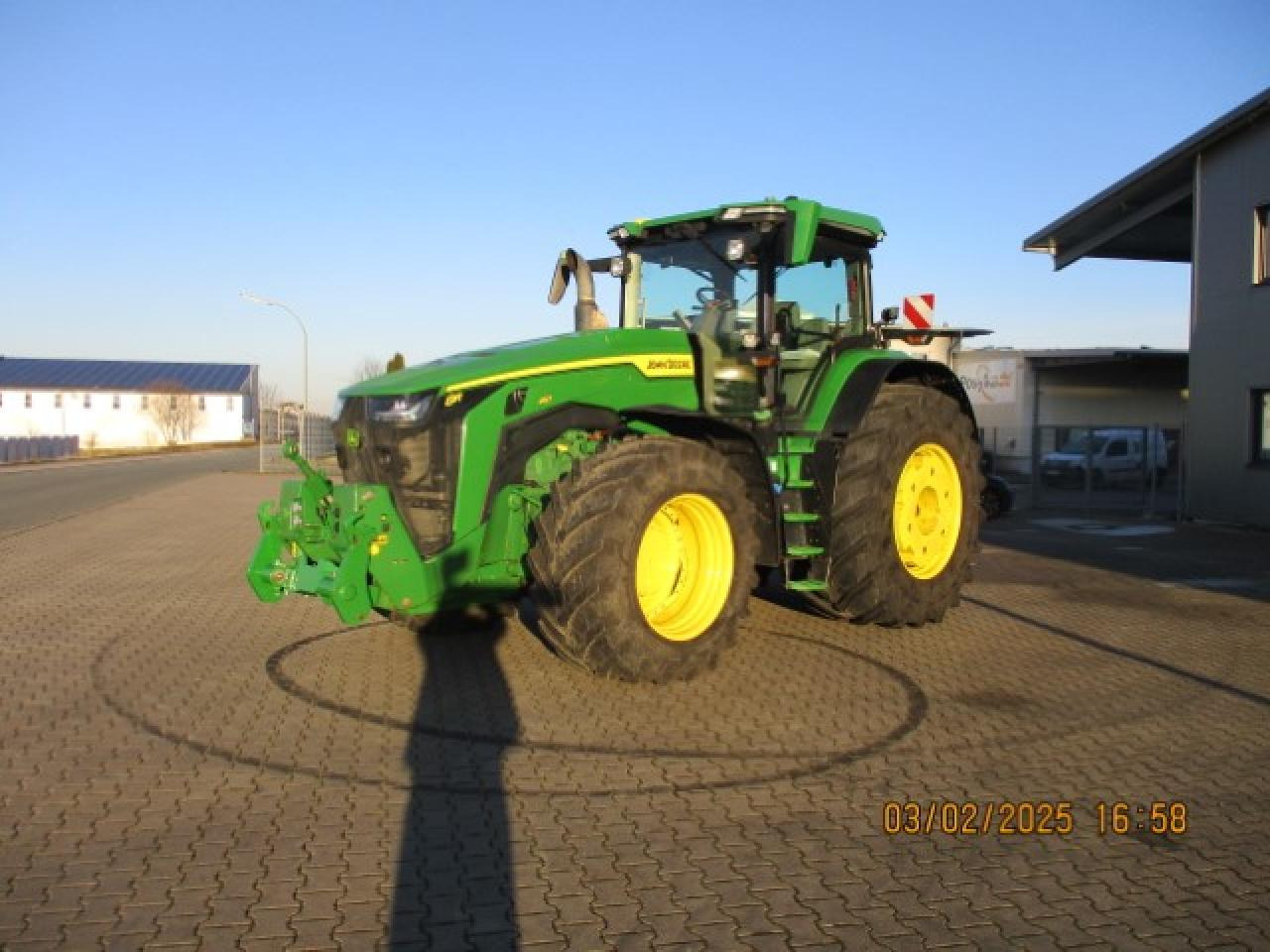 John Deere 8R410 E23 - Farm tractor: picture 1 John Deere 8R410 E23 - Farm tractor: picture 1