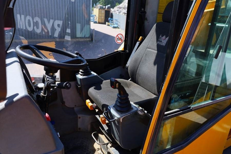 Demag AC30 City Diesel, 4x4x4 Drive, 30t Capacity, 25m M - All terrain crane: picture 4 Demag AC30 City Diesel, 4x4x4 Drive, 30t Capacity, 25m M - All terrain crane: picture 4