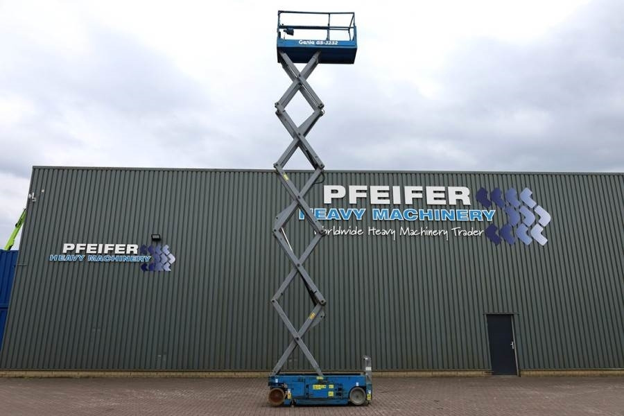 Genie GS3232 Hydraulic Outriggers, Electric, 11.75m Work - Scissor lift: picture 3 Genie GS3232 Hydraulic Outriggers, Electric, 11.75m Work - Scissor lift: picture 3