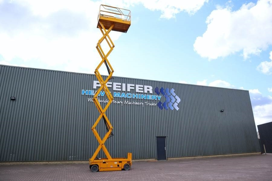 Haulotte Compact 12 Electric, 12m Working Height, 300kg Cap - Scissor lift: picture 3 Haulotte Compact 12 Electric, 12m Working Height, 300kg Cap - Scissor lift: picture 3
