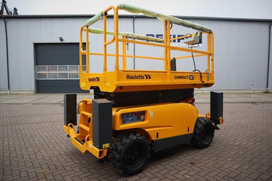 Haulotte Compact 12DX Valid Inspection, *Guarantee! Diesel, - Scissor lift: picture 2 Haulotte Compact 12DX Valid Inspection, *Guarantee! Diesel, - Scissor lift: picture 2