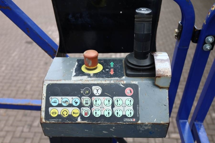 Haulotte H12SX Diesel, 4x4 Drive, 12m Working Height, 700kg - Scissor lift: picture 5 Haulotte H12SX Diesel, 4x4 Drive, 12m Working Height, 700kg - Scissor lift: picture 5