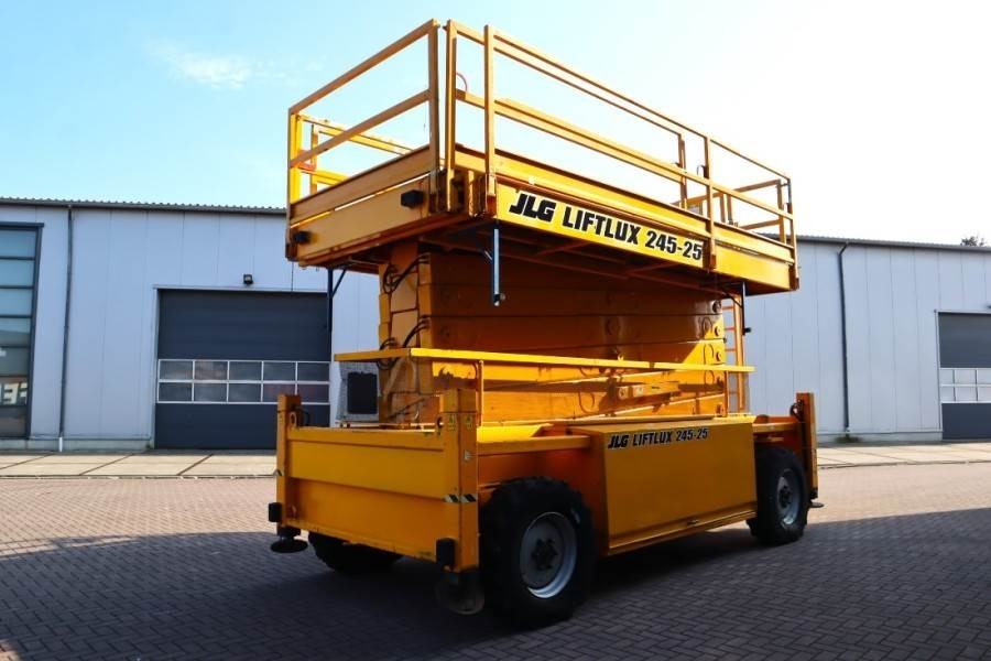 JLG 245-25 Diesel, 4x4 Drive, 26m Working Height, 750k - Scissor lift: picture 2 JLG 245-25 Diesel, 4x4 Drive, 26m Working Height, 750k - Scissor lift: picture 2