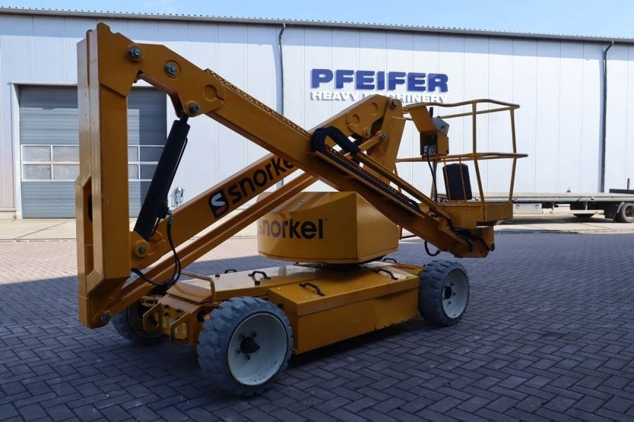 Snorkel A38E Electric, 13.5m Working Height, 6.1m Reach, 2 - Articulated boom: picture 2 Snorkel A38E Electric, 13.5m Working Height, 6.1m Reach, 2 - Articulated boom: picture 2