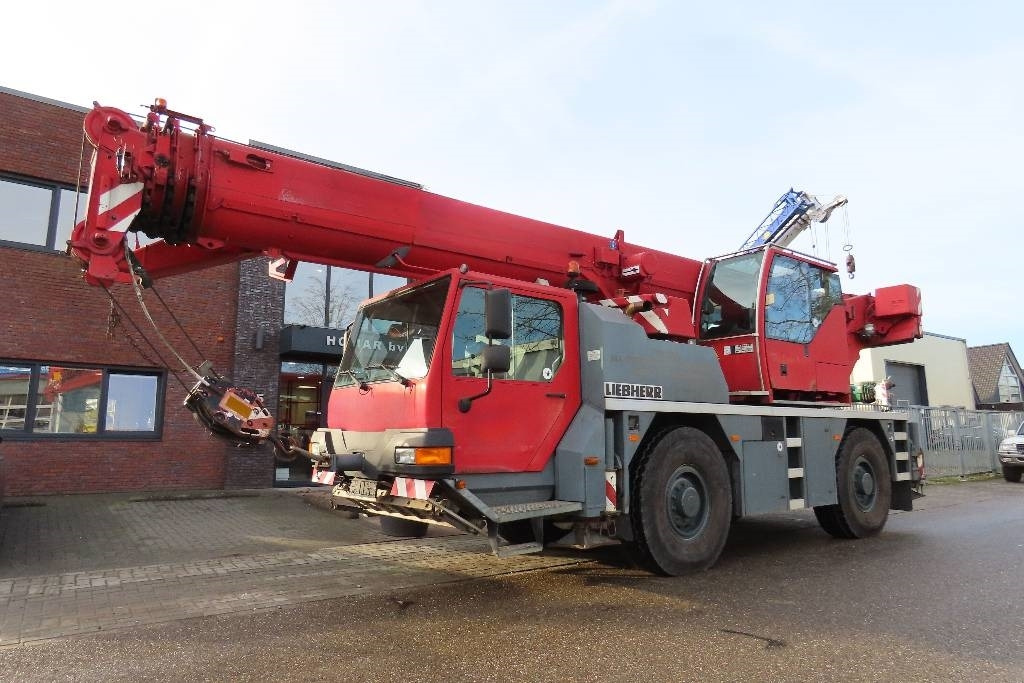 Liebherr LTM 1040-2.1 - All terrain crane: picture 1 Liebherr LTM 1040-2.1 - All terrain crane: picture 1