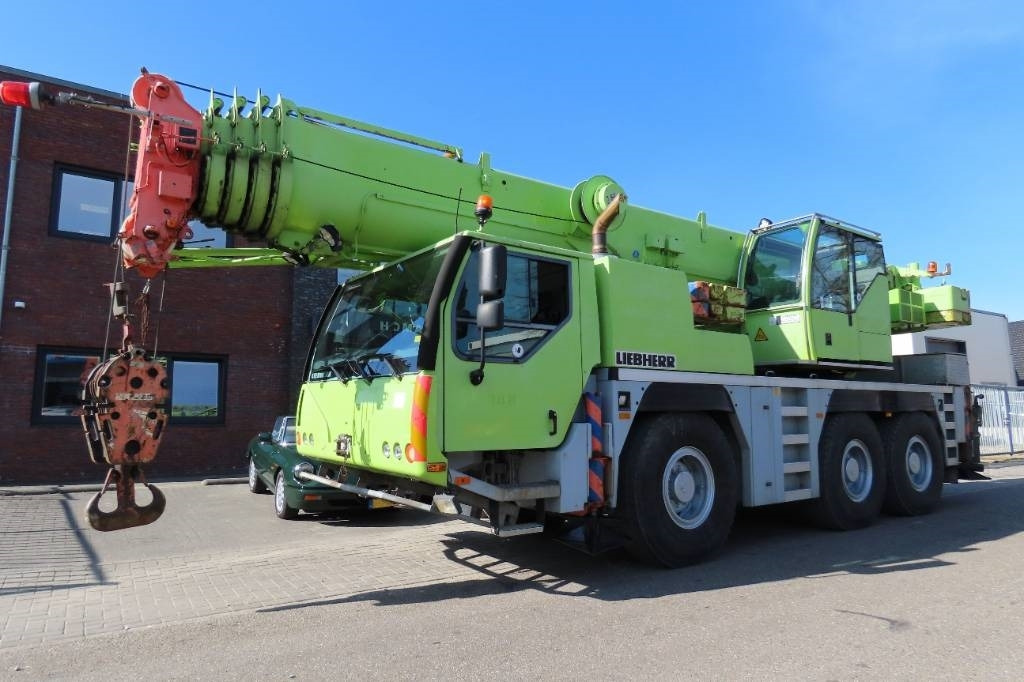 Liebherr LTM 1055-3.2 - All terrain crane: picture 1 Liebherr LTM 1055-3.2 - All terrain crane: picture 1