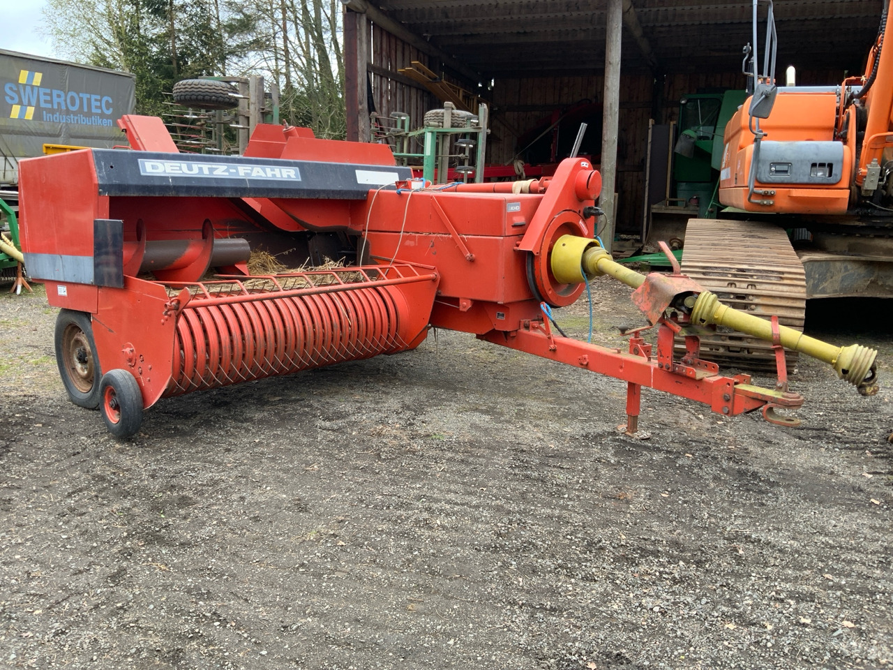 Deutz-Fahr HD 440 - Round baler: picture 1 Deutz-Fahr HD 440 - Round baler: picture 1