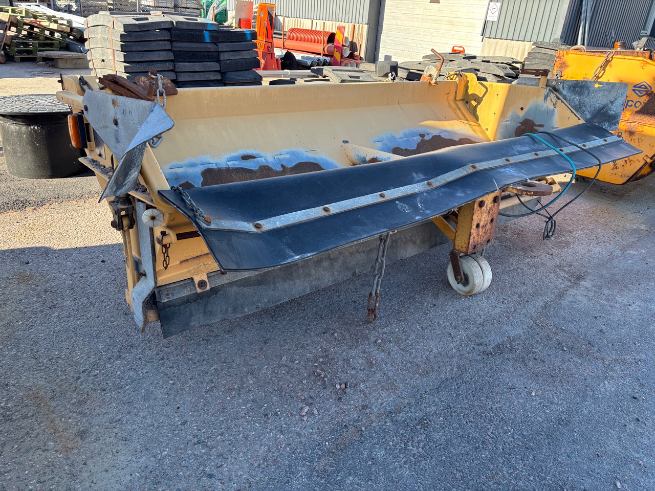 Falköping LB-1000BL - Sand/ Salt spreader: picture 1 Falköping LB-1000BL - Sand/ Salt spreader: picture 1