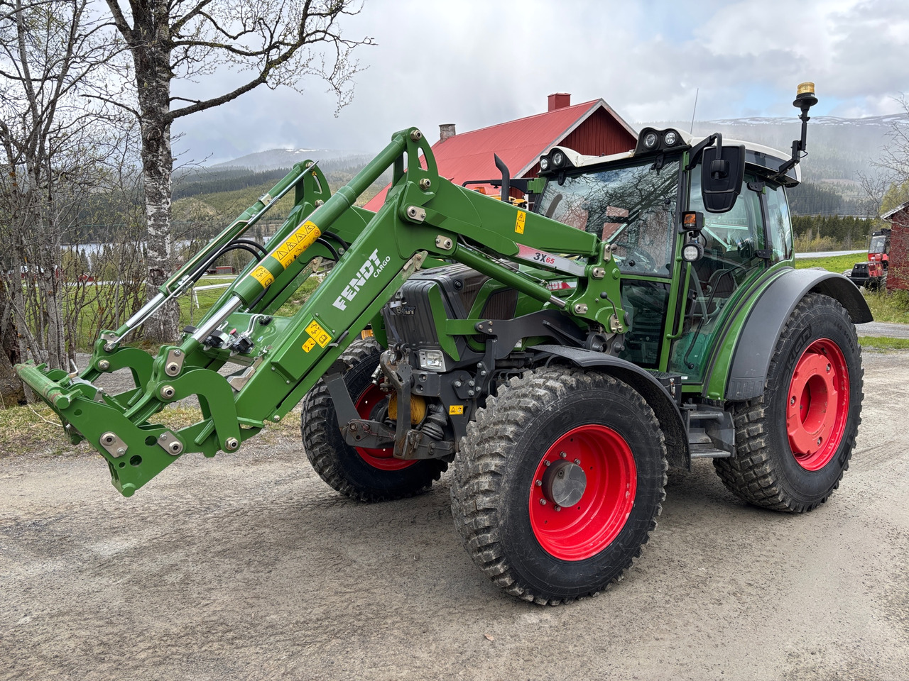 Fendt 211 Vario - Farm tractor: picture 1 Fendt 211 Vario - Farm tractor: picture 1