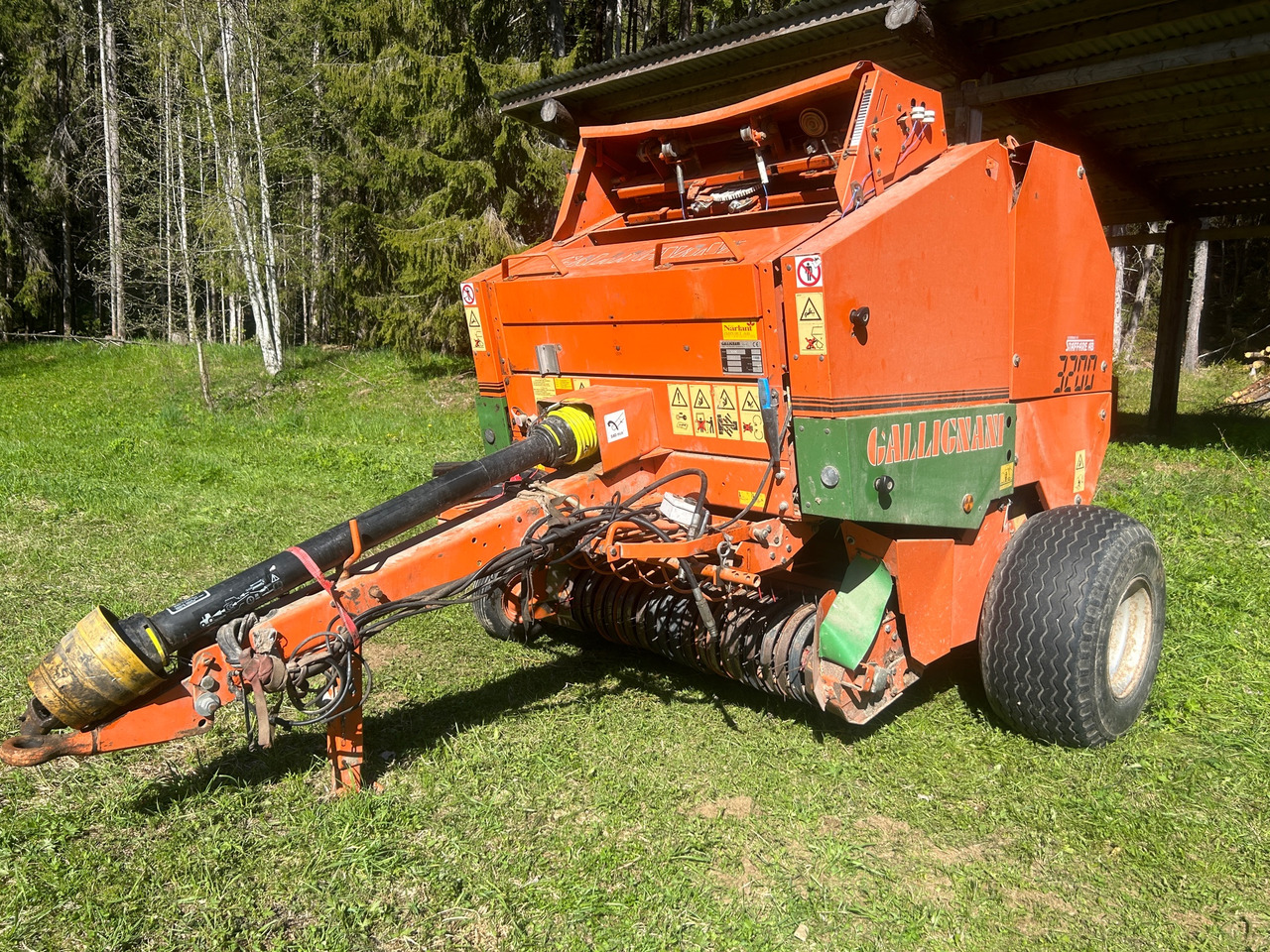 Gallignani 3200 - Round baler: picture 1 Gallignani 3200 - Round baler: picture 1