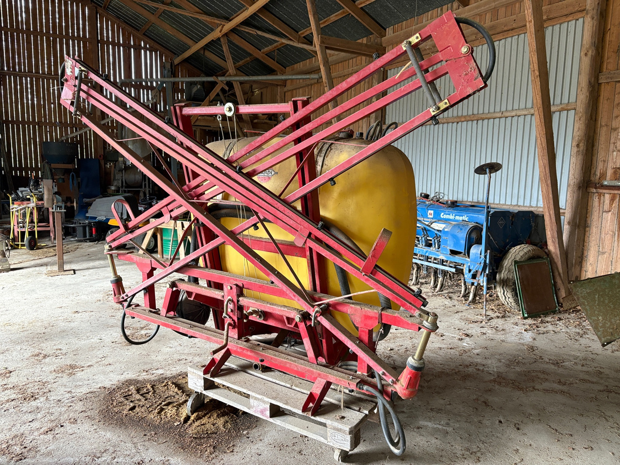 Hardi NK 800 - Sprayer: picture 1 Hardi NK 800 - Sprayer: picture 1