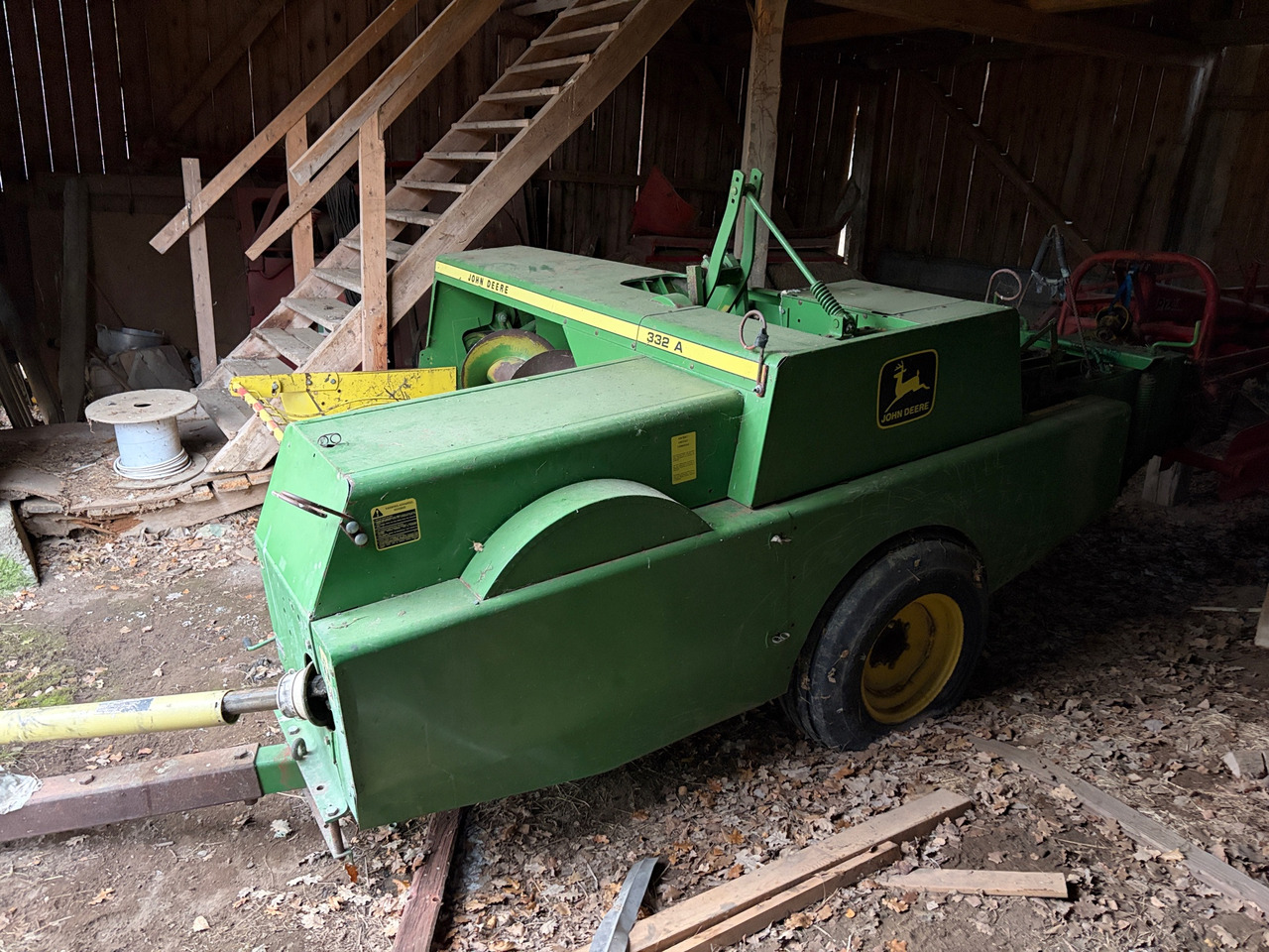 John Deere 332A - Round baler: picture 1 John Deere 332A - Round baler: picture 1