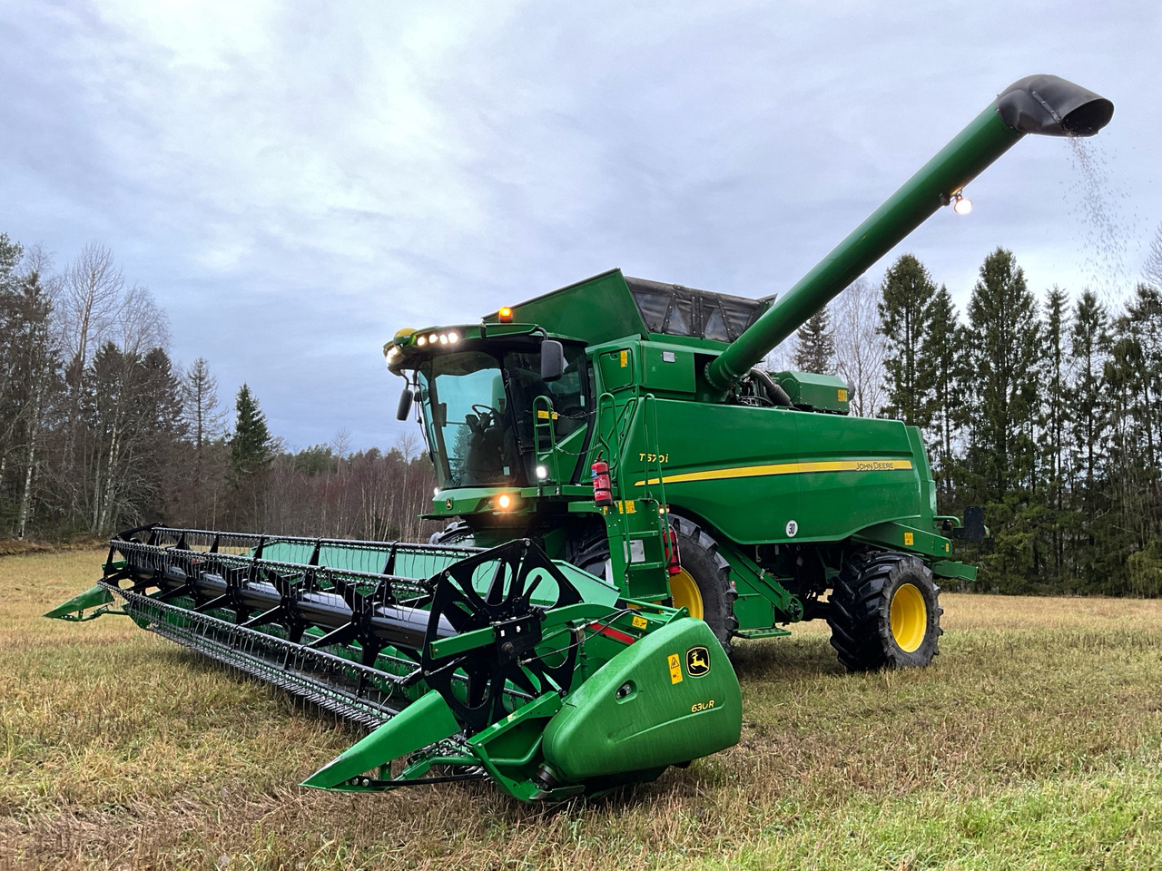 John Deere T670i - Combine harvester: picture 1 John Deere T670i - Combine harvester: picture 1