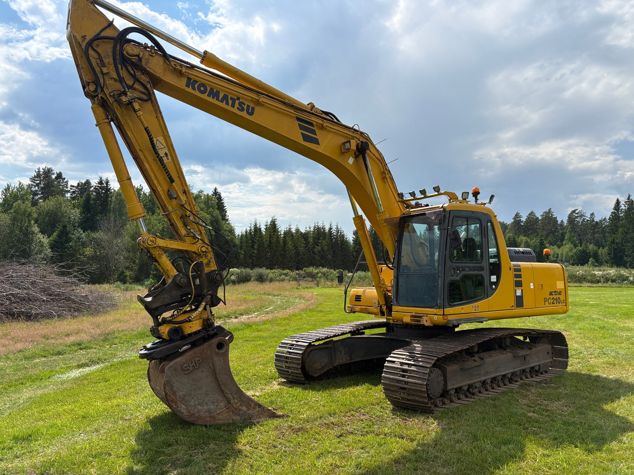Komatsu PC210LC - Excavator: picture 1 Komatsu PC210LC - Excavator: picture 1