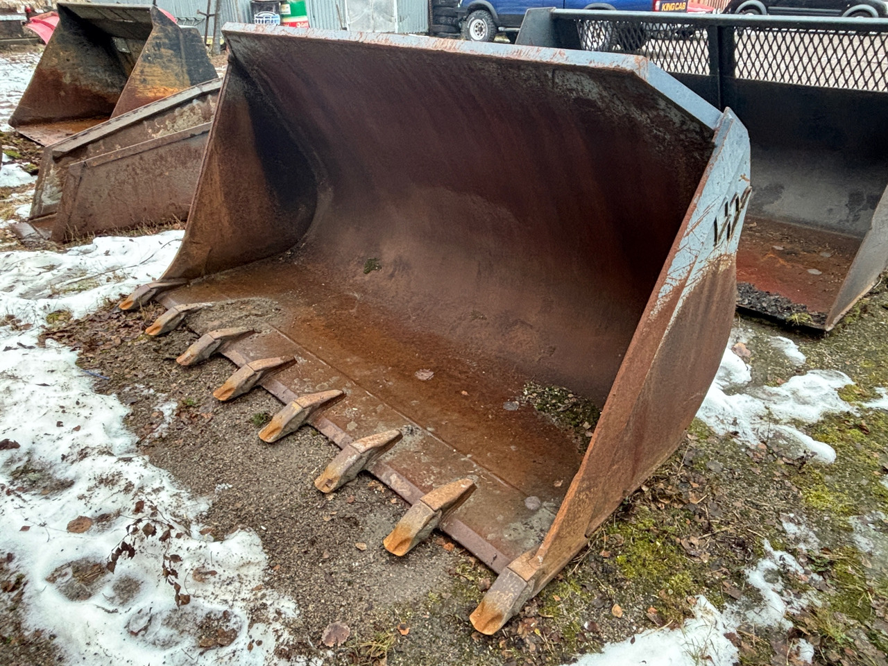 Komatsu WA 250 - Bucket: picture 1 Komatsu WA 250 - Bucket: picture 1