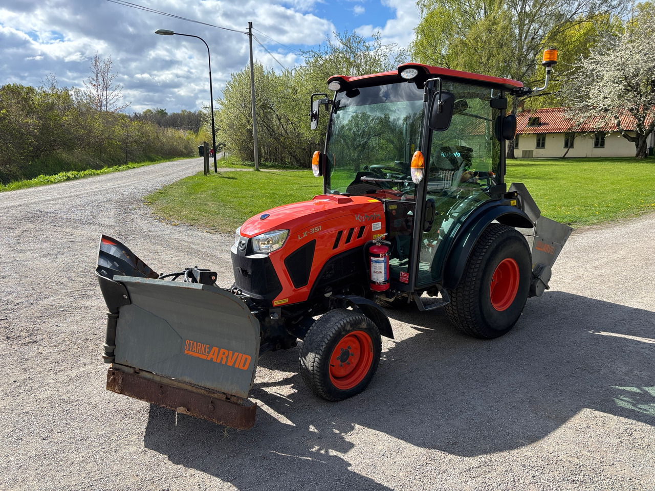Kubota LX-351 - Farm tractor: picture 1 Kubota LX-351 - Farm tractor: picture 1