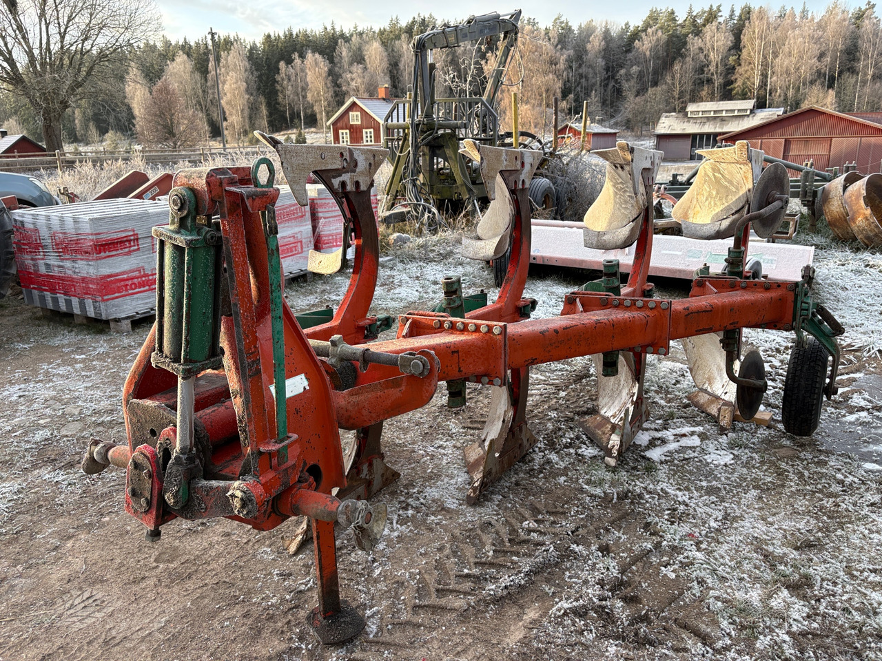 Kverneland 120 - Plow: picture 1 Kverneland 120 - Plow: picture 1