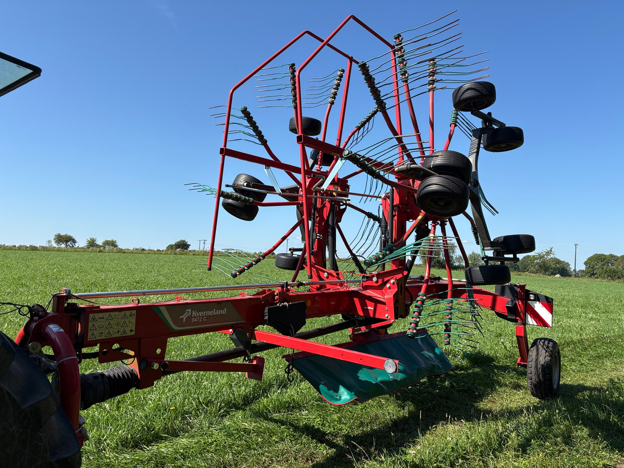 Kverneland 9472 C - Tedder/ Rake: picture 1 Kverneland 9472 C - Tedder/ Rake: picture 1