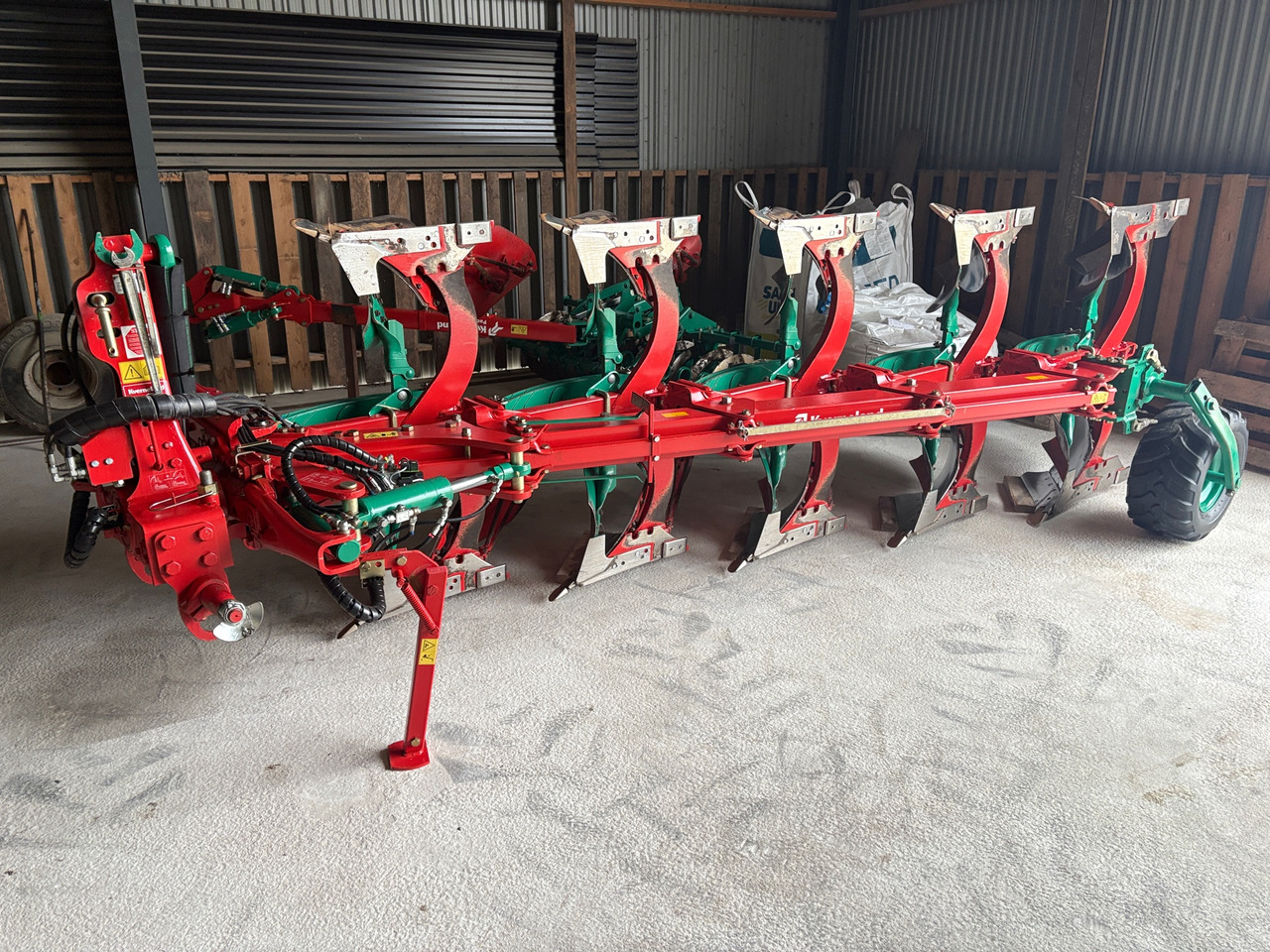 Kverneland ES KKES-85-200 - Plow: picture 1 Kverneland ES KKES-85-200 - Plow: picture 1