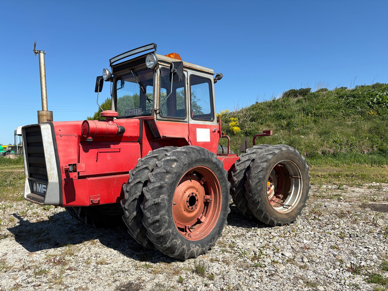 Massey Ferguson 1200 - Farm tractor: picture 1 Massey Ferguson 1200 - Farm tractor: picture 1
