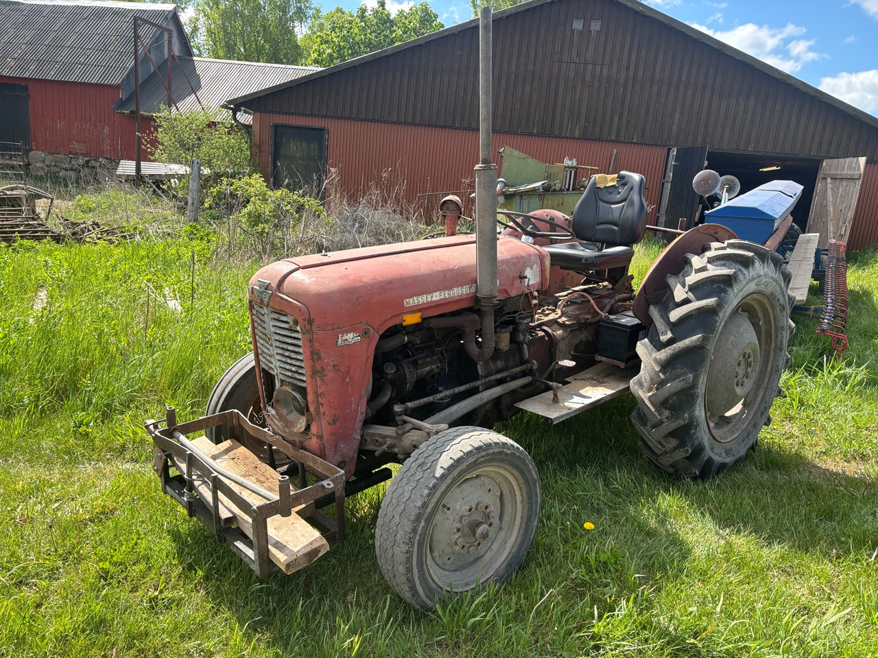 Massey Ferguson 35 X - Farm tractor: picture 1 Massey Ferguson 35 X - Farm tractor: picture 1