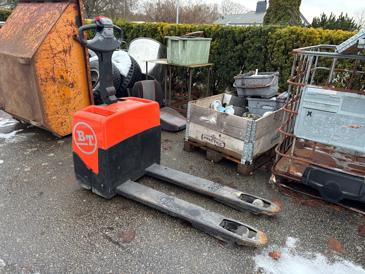 BT LWE 130 - Material handling equipment: picture 1 BT LWE 130 - Material handling equipment: picture 1