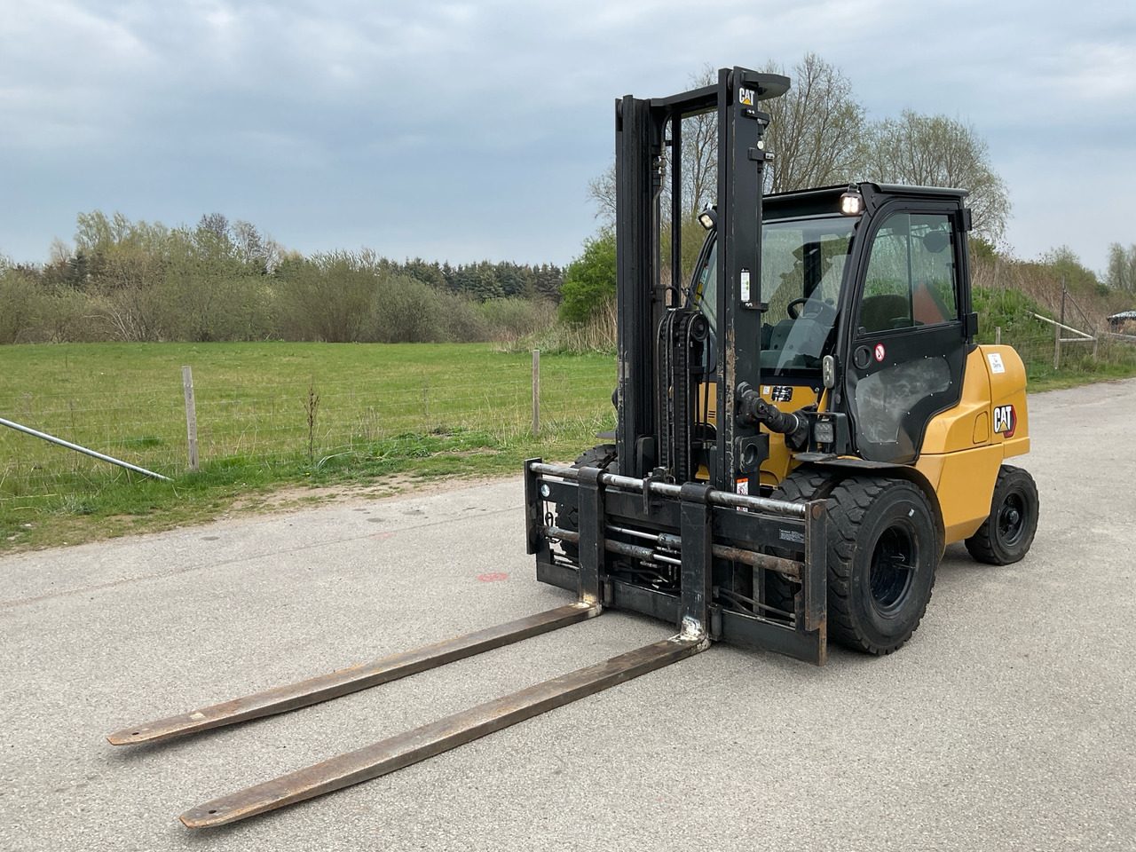 CAT DP45NT - Material handling equipment: picture 1 CAT DP45NT - Material handling equipment: picture 1