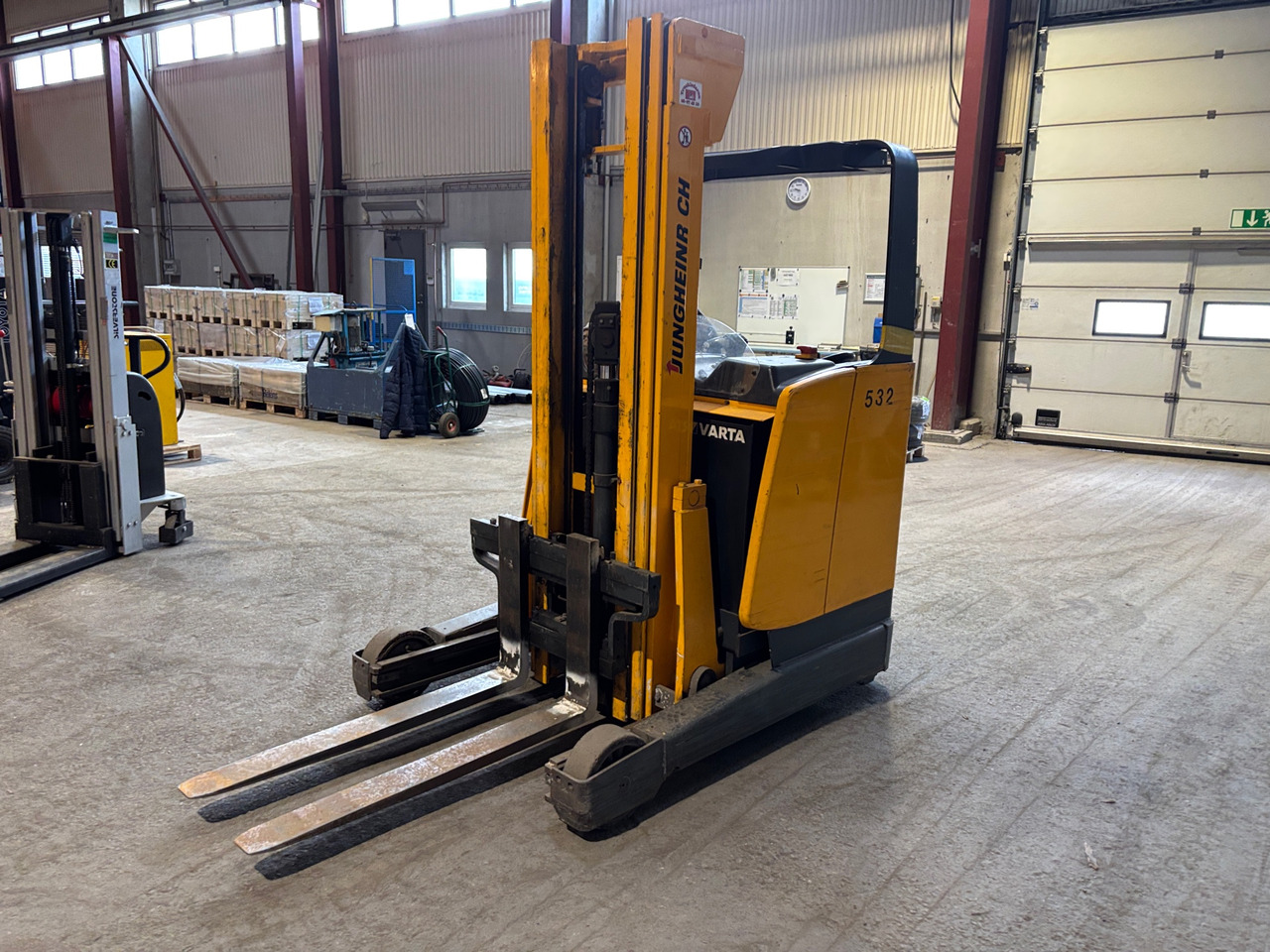 Jungheinrich ETV 214 - Material handling equipment: picture 1 Jungheinrich ETV 214 - Material handling equipment: picture 1