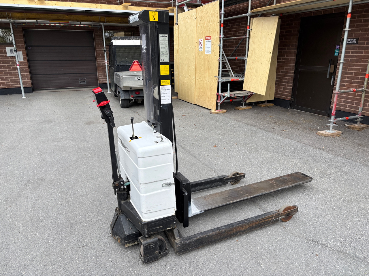 Kentruck B 69 E - Material handling equipment: picture 1 Kentruck B 69 E - Material handling equipment: picture 1