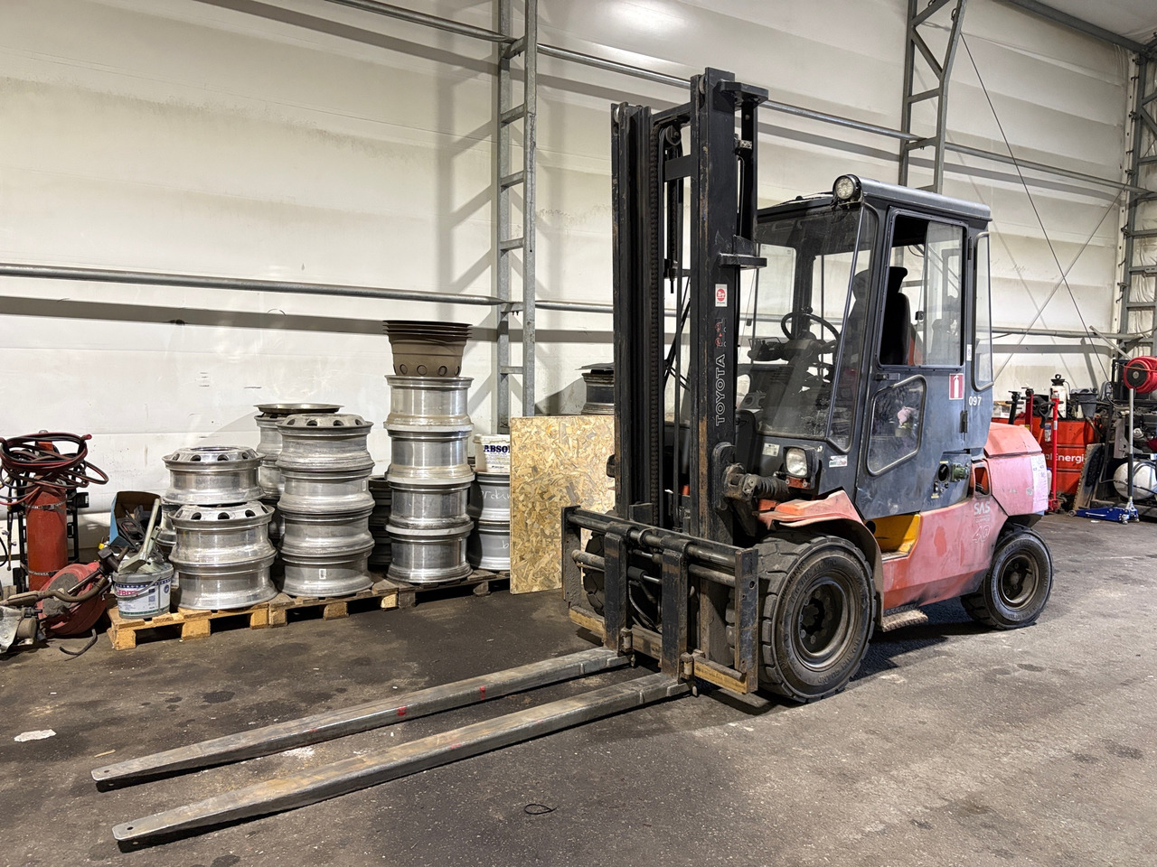 Toyota 02-7FD40 - Material handling equipment: picture 1 Toyota 02-7FD40 - Material handling equipment: picture 1