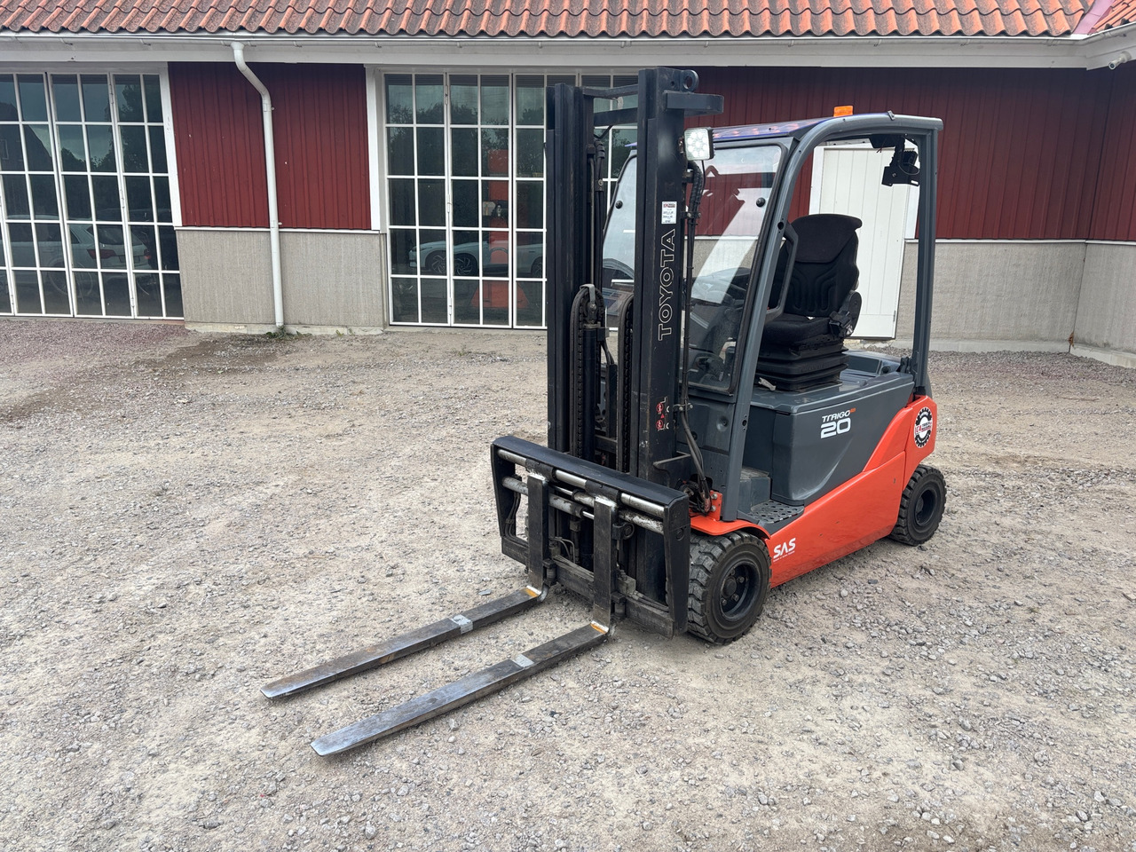 Toyota 8FBMT20 - Material handling equipment: picture 1 Toyota 8FBMT20 - Material handling equipment: picture 1