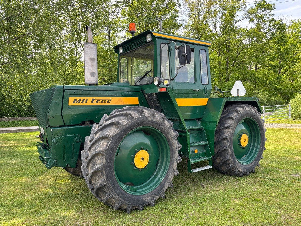 Mercedez MB-Trac 1300 - Farm tractor: picture 1 Mercedez MB-Trac 1300 - Farm tractor: picture 1