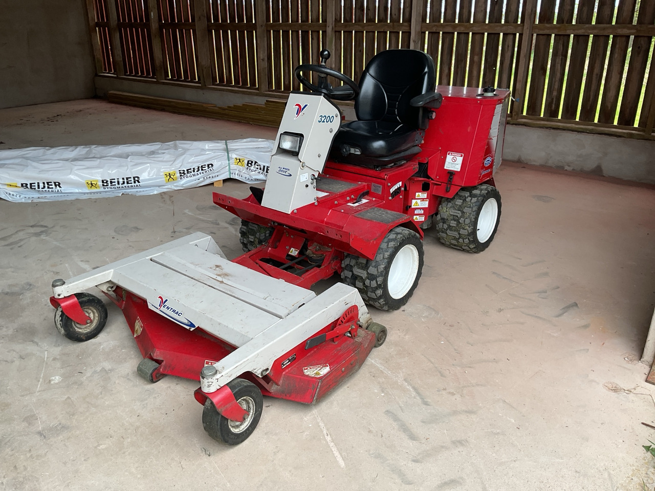 Ventrac 3200 - Municipal/ Special vehicle: picture 1 Ventrac 3200 - Municipal/ Special vehicle: picture 1