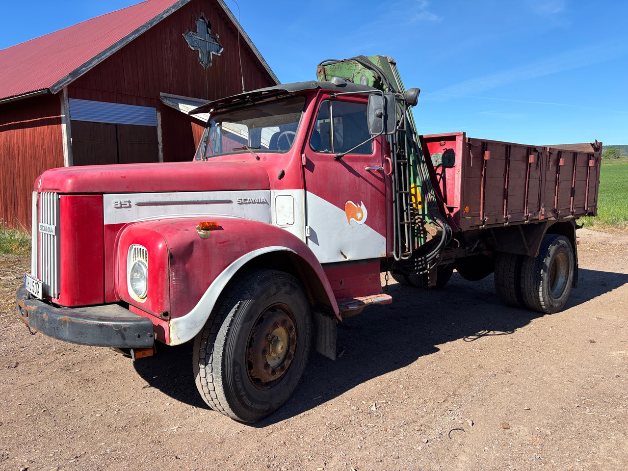 Scania 85 - Dropside/ Flatbed truck, Crane truck: picture 1 Scania 85 - Dropside/ Flatbed truck, Crane truck: picture 1