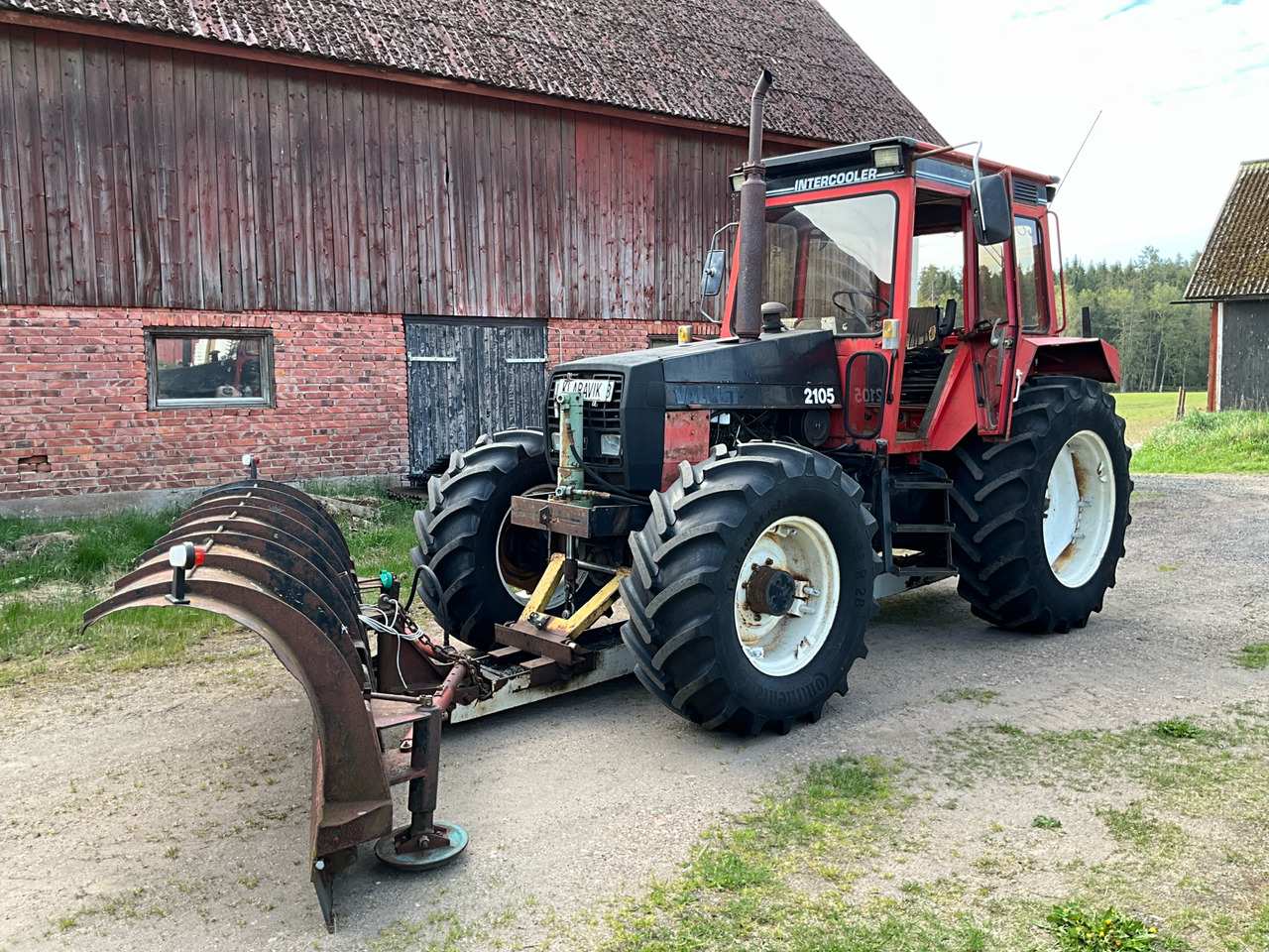 Valmet 2105 - Farm tractor: picture 1 Valmet 2105 - Farm tractor: picture 1
