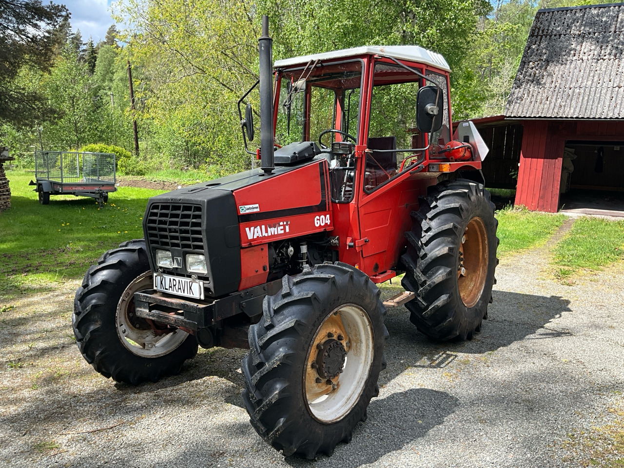 Valmet 604-4 - Farm tractor: picture 1 Valmet 604-4 - Farm tractor: picture 1