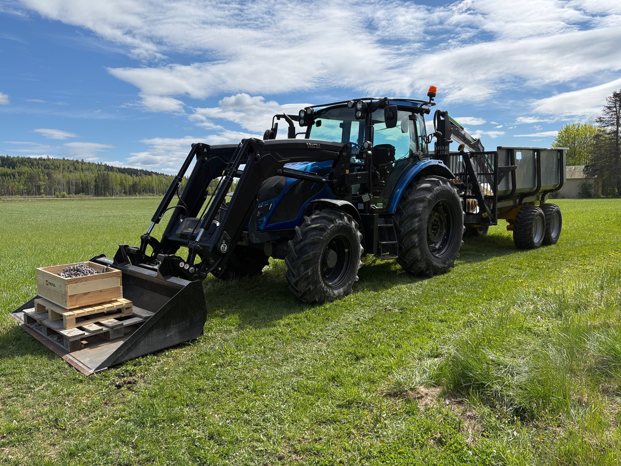 Valtra A114 - Farm tractor: picture 1 Valtra A114 - Farm tractor: picture 1