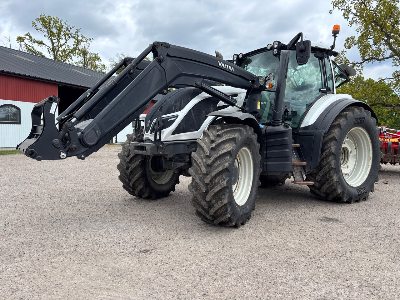 Valtra T 234 Versu - Farm tractor: picture 1 Valtra T 234 Versu - Farm tractor: picture 1