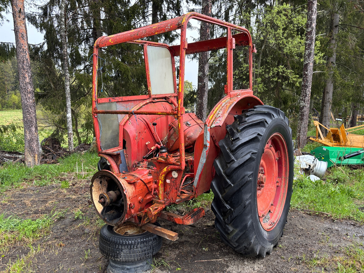 Volvo BM 350 - Farm tractor: picture 1 Volvo BM 350 - Farm tractor: picture 1