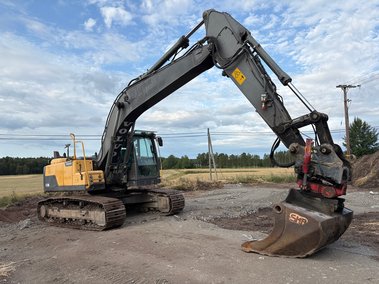 Volvo EC220DL - Excavator: picture 1 Volvo EC220DL - Excavator: picture 1