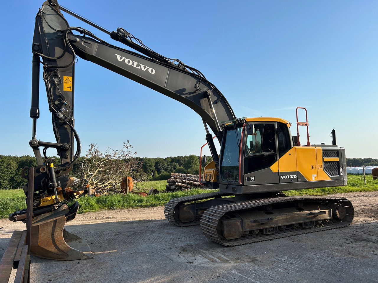 Volvo EC220EL - Excavator: picture 1 Volvo EC220EL - Excavator: picture 1