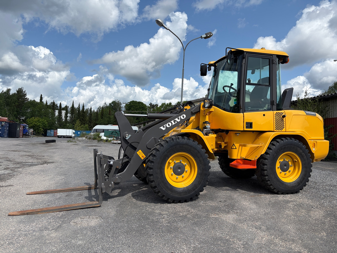 Volvo L30G - Wheel loader: picture 1 Volvo L30G - Wheel loader: picture 1
