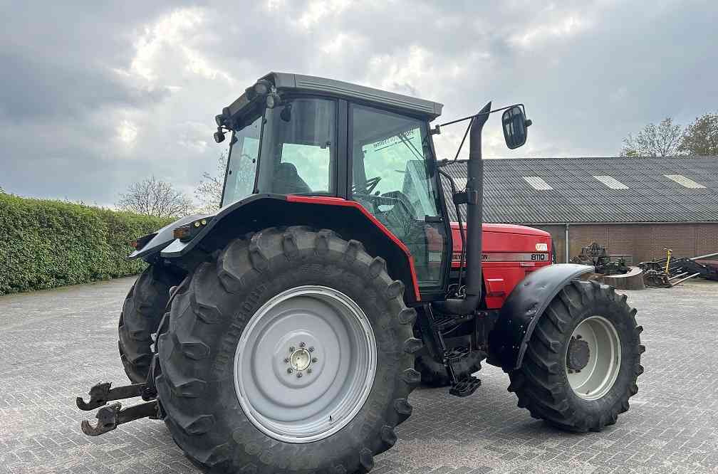 Massey Ferguson 8110 dynashift - Farm tractor: picture 4 Massey Ferguson 8110 dynashift - Farm tractor: picture 4