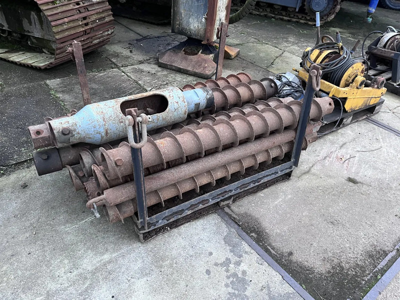 Holle avegaren hol schnecke Open augers Holle avegaren hol schnecke Open augers - Drilling rig: picture 1 Holle avegaren hol schnecke Open augers Holle avegaren hol schnecke Open augers - Drilling rig: picture 1