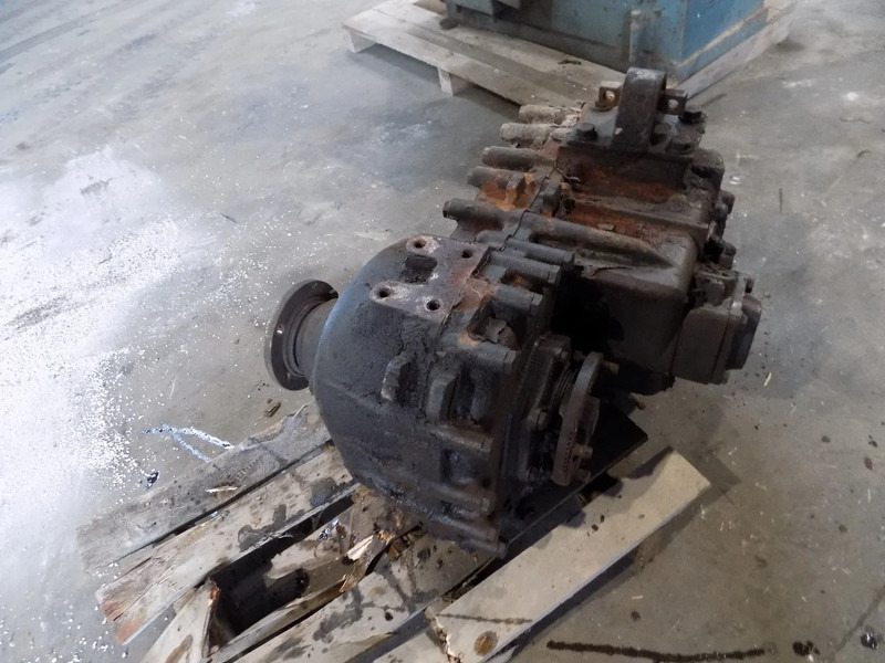 DAF tussen bakken kipper en versnellingsbakken zf - Spare parts: picture 3 DAF tussen bakken kipper en versnellingsbakken zf - Spare parts: picture 3