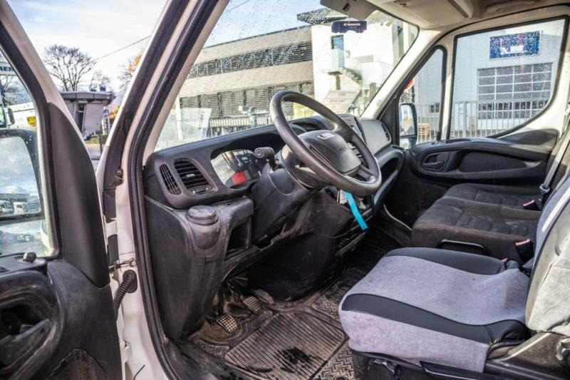 Interior photo 1: Panel van Iveco DAILY 35C150-DOKA