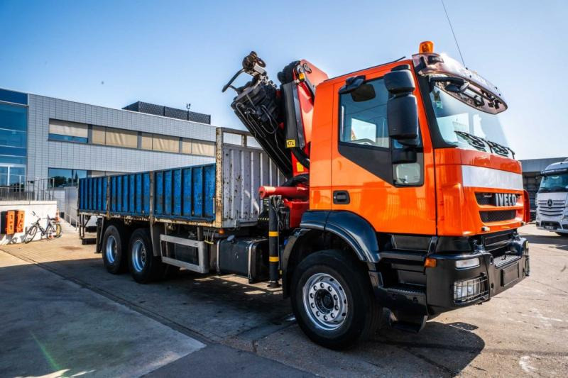 Iveco TRAKKER 360-6X4-E5+PALFINGER 23002/5x - Dropside/ Flatbed truck, Crane truck: picture 2 Iveco TRAKKER 360-6X4-E5+PALFINGER 23002/5x - Dropside/ Flatbed truck, Crane truck: picture 2