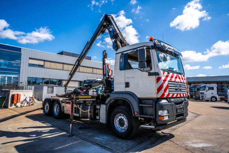MAN TGA 26.320 BL -6X2-4+HIAB 122 E3 HIDUO - Hook lift truck, Crane truck: picture 2 MAN TGA 26.320 BL -6X2-4+HIAB 122 E3 HIDUO - Hook lift truck, Crane truck: picture 2