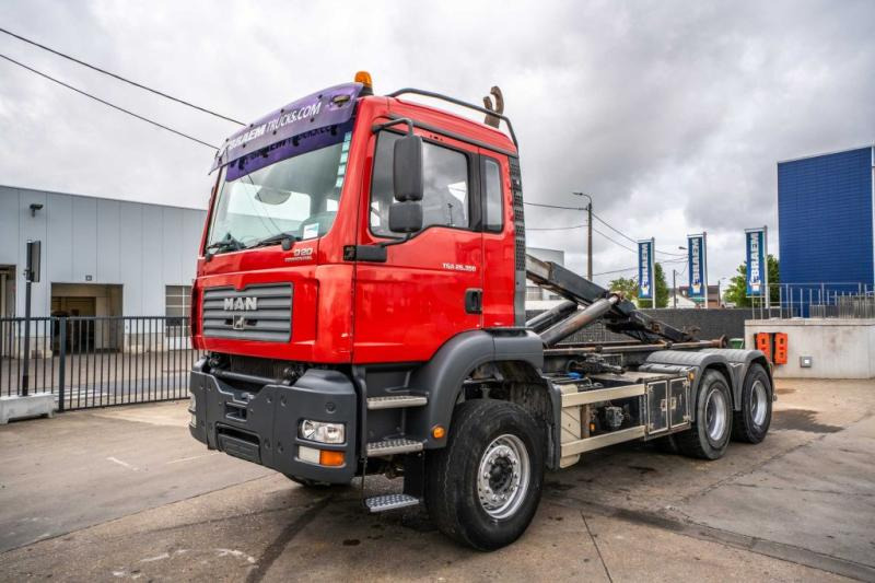 MAN TGA 33.360 BL - Hook lift truck: picture 1 MAN TGA 33.360 BL - Hook lift truck: picture 1