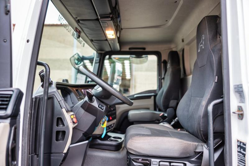 Interior photo 2: Box truck MAN TGL 10.190 BL - CARVAL INBOUW